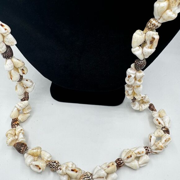 3/10 WOMENS SEA SHELL NECKLACE - Picture 3 of 3